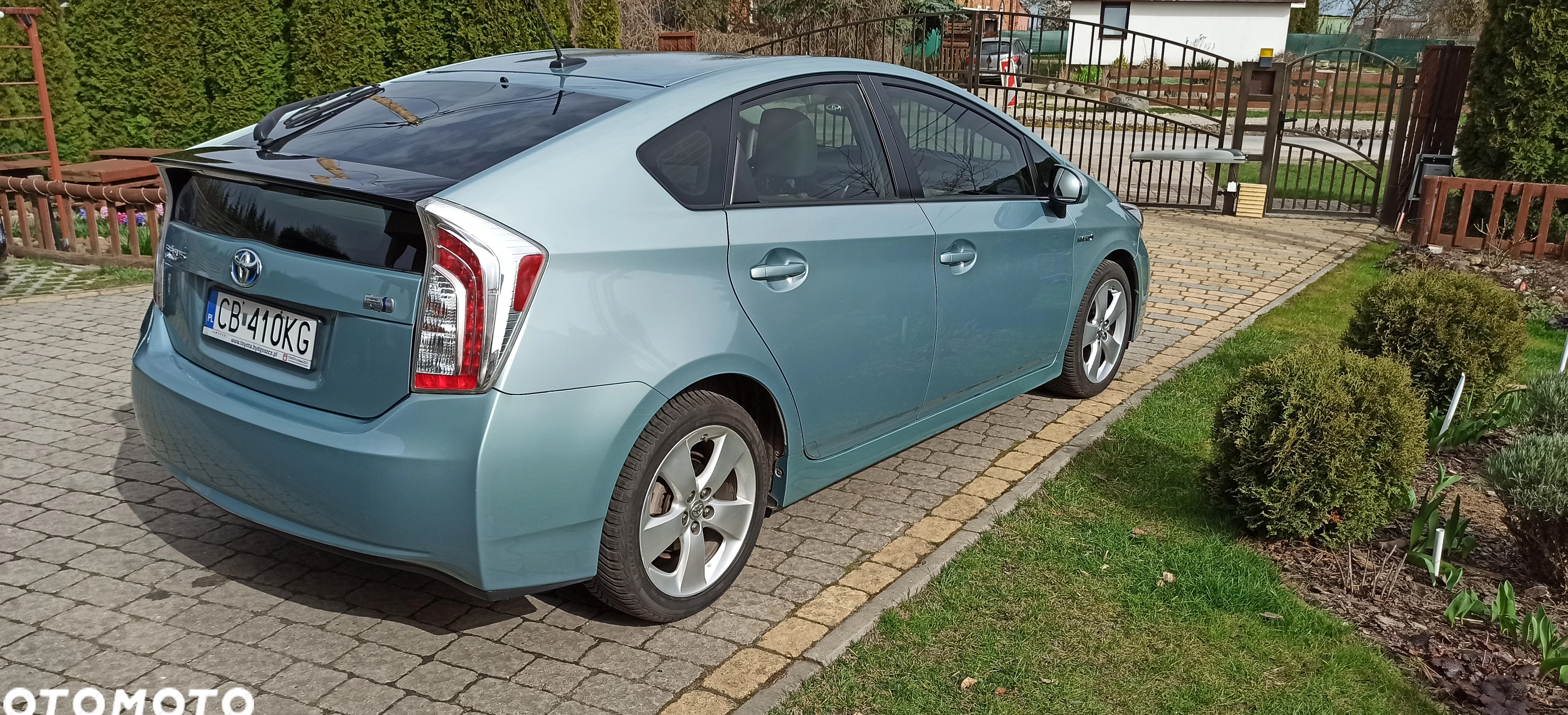 Toyota Prius cena 55000 przebieg: 124000, rok produkcji 2014 z Bydgoszcz małe 211